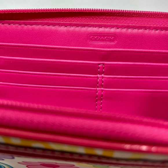 Coach Like New Poppy Floral Wristlet - Picture 3 of 5